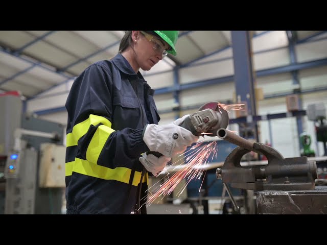 Vídeo relacionado con VELILLA Cazadora ignifuga antiestatica Serie 606003| Ropa Laboral | Calidad en los Tejidos | Máximas garantías