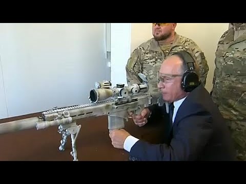 Mesterlövész-puskát próbált ki az orosz elnök