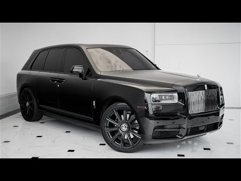 Black Diamond On Black/Arctic White 2019 Rolls-Royce Cullinan