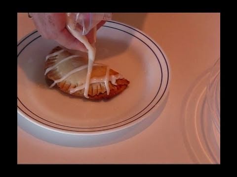 Betty's Quick Tip 82--Piping All-Purpose Sugar Glaze onto Dessert