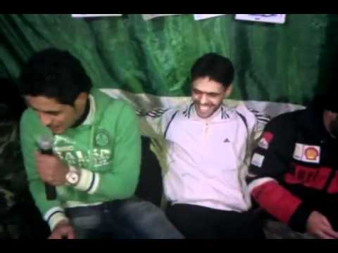 سهرة ثورية مع الساروت في حي البياضة في مدينة حمص في جمعة "معتقلي الثورة" يغني "طيب إذا بنرجع" و"حانن للحرية حانن"