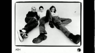 Ash - Hulk Hogan Bubblebath (Live at Belfort Festival 1996)