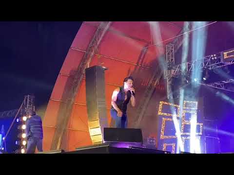 Zezé Di Camargo continua cantando após perder a voz no seu show na FEIFE de Porto Ferreira