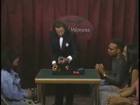 Tommy Wonder - Cups and Balls