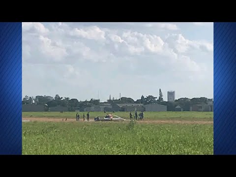 Avião capota durante aula de voo