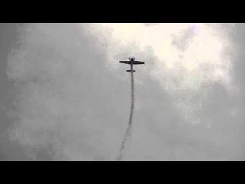 Michael Goulian Extra 330