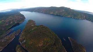 preview picture of video 'Drone over Kvaløy i Vindafjord (Lovely Fjords of Norway! DJI phantom 2 high altitude run 3940 ft.)'