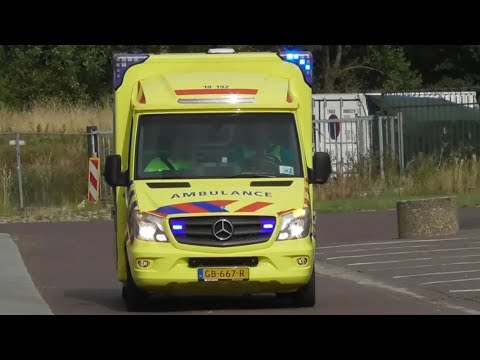 A1 Ambulance 18-192 met spoed naar verschillende meldingen in Dordrecht
