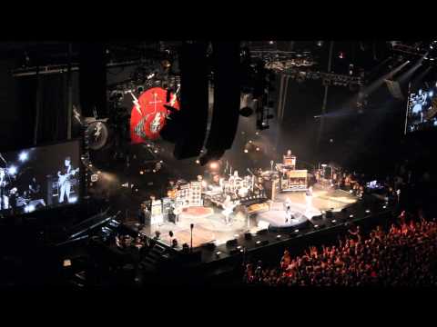 Pearl Jam - Push me Pull me to Do the Evolution - live at Leeds 08 July 2014