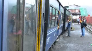 preview picture of video 'Inde 2013 : Darjeeling Himalayan Train (4)'