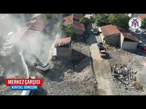 Merkez Çarşısı’nda yıkım çalışmaları devam ediyor.