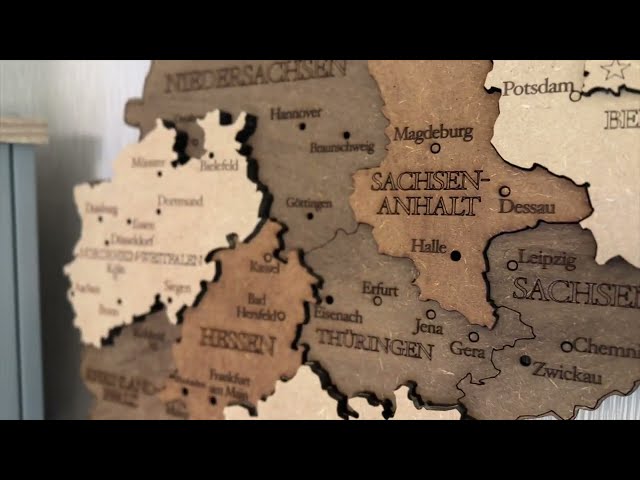 Holz 3D Karte von Deutschland mit detaillierter Schnitzerei und Gravur (Handgebeizt - 9XL – Höhe: 170 cm (1.7 m)) Video