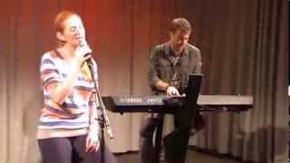 Lena Katina bij Baarn FM - Walking in the sun 08-10-2013