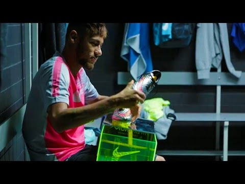 Neymar's Skills with his new Silver Nike Hypervenom Phantom Boots
