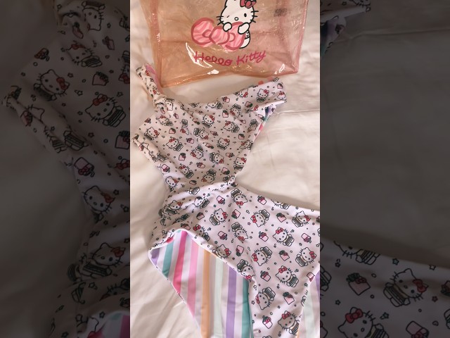Vídeo relacionado con Hello Kitty Sanrio Bikini Niña 5-14 Años, Bikini Set 2 Piezas, Tirantes Ajustables Top y Braguita Bikini, Ropa de Baño para Niña (13-14 Años, Roja Hello Kitty)