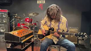 Video thumbnail for ROLAND Guitar Synthesizer GR-500 Played by Shiro Tanigawa by Junichiro Yamasaki