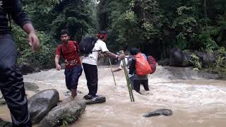 preview picture of video 'Crossing Dangerous Tunnel After the Waterfall | Bandarban | Wild Travel'