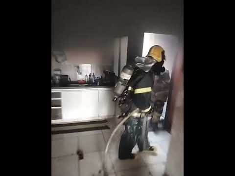 Incêndio atinge kitnets em Ituiutaba e deixa três pessoas feridas