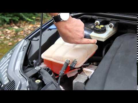 2011 Ford Focus: Checking the Brake fluid showing maximum and minimum levels