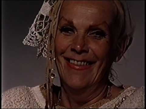 Vampira (Maila Nurmi)--Rare 1988 TV Interview, James Dean