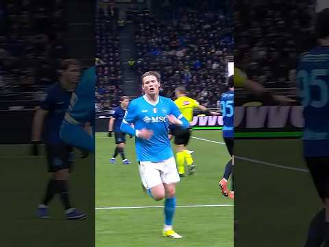 😳🥵 When MCTOMINAY SHOCKED San Siro #InterNapoli #SerieA