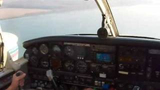 preview picture of video 'Aircraft landing at Pelee Island PA-34 Seneca'