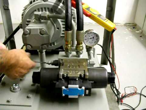 hydrolec adjusting the relief valve