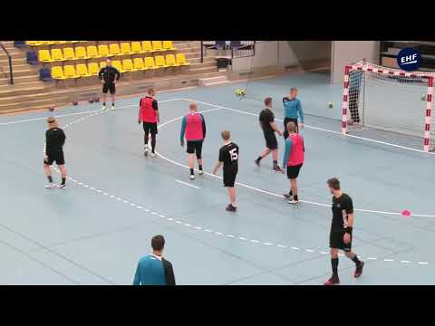 HANDBALL tactics : EHF MASTERS International Trends of Solving Man Advantage Situations in Offence