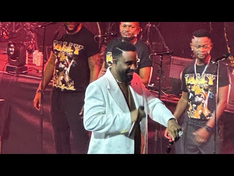 FALLY IPUPA performing ‘SL’, ‘Mayday’ & ‘Marlène’ in LONDON 08/12/23