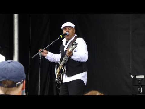 Ronnie Baker Brooks - Let Me Love You Baby - 5/22/16 Chesapeake Bay Blues Festival
