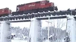 preview picture of video 'CP freight in a snowy Port Hope downtown scene'