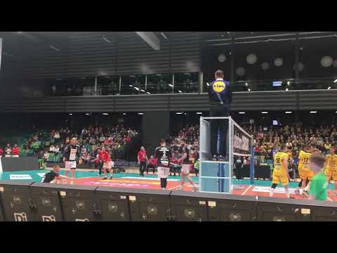 Hurrikaanin Antti Ropponen tekee hyökkäyspisteen