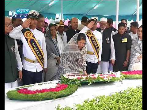 টুঙ্গিপাড়ায় বঙ্গবন্ধুর সমাধিতে প্রধানমন্ত্রীর শ্রদ্ধা
