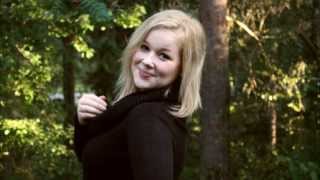 Vilma Sara - Elokuu saapuu huoneisiin