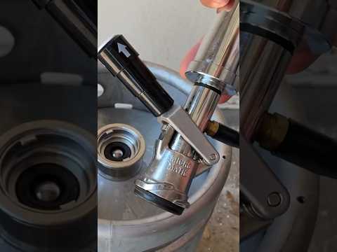 Wie man ein Bierfass ansticht #shorts