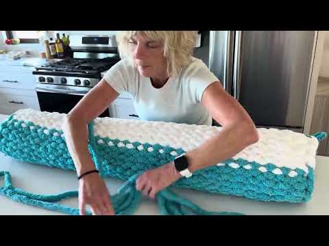 Chunky Knit Blanket Tutorial