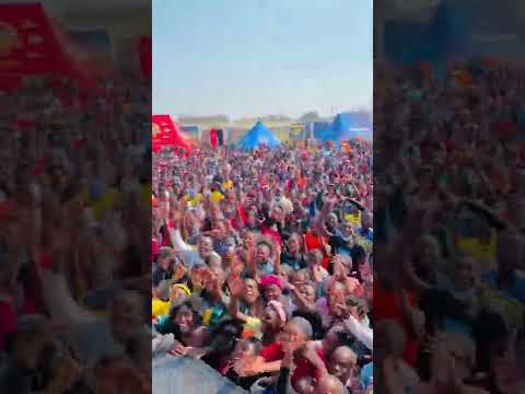 Jae Cash and Dizmo on the stage