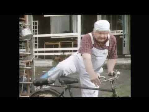 бенни хилл на работе