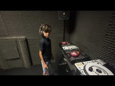 Salvuccio at work Dj School