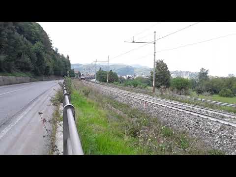 E652 016 con carri ualns in salita verso robilante ripreso nei pressi di roccavione(cn)