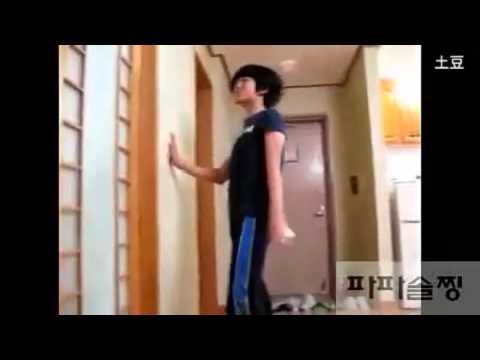 Baekhyun light switch dance both versions