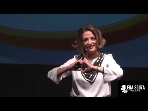 TEDx Lena Souza - Do medo à confiança - A tímida que ama falar em público.