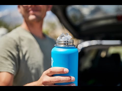 Gertuvė Hydro Flask Standard Mouth Flex šiaudelio formos vandens buteliukas, 700 ml – Juodas video