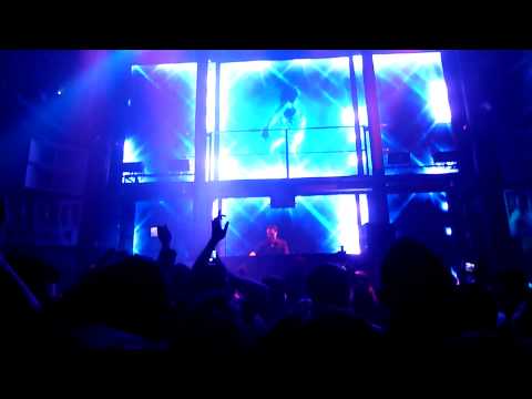Markus Schulz playing Nadia Ali vs. Alan Fitzpatrick - Paranoize Rapture