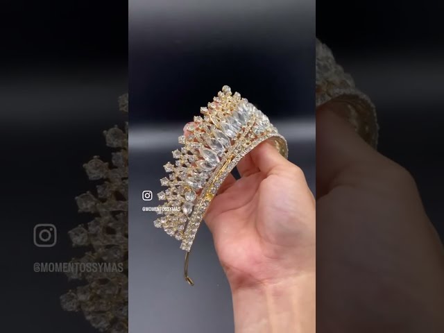 Vídeo relacionado con DRESHOW Corona y Fajín de Cumpleaños para Mujer Fajín de Reina de Cumpleaños y Tiara de Strass Set Tiaras y Fajines de Cumpleaños para Niñas Decoraciones de Cumpleaños Accesorios para el Pelo