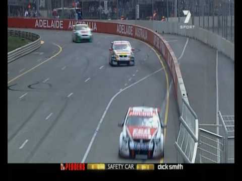V8 Supercars 2010 - Slade crashes at turn 8