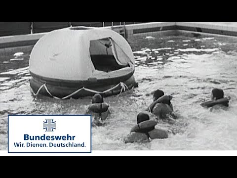 Classix: „Trockenkurs“ im Schwimmbad (1970) - Bundeswehr