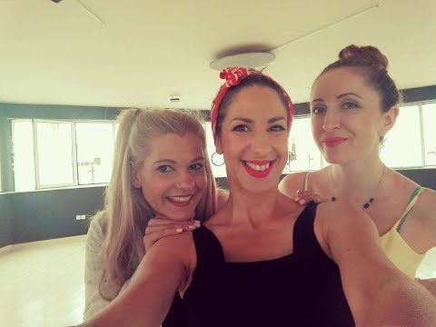 Η Ελένη μαθαίνει να χορεύει!!