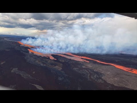 Le plus gros volcan actif du monde, le Mauna Loa, en éruption à Hawaï • FRANCE 24