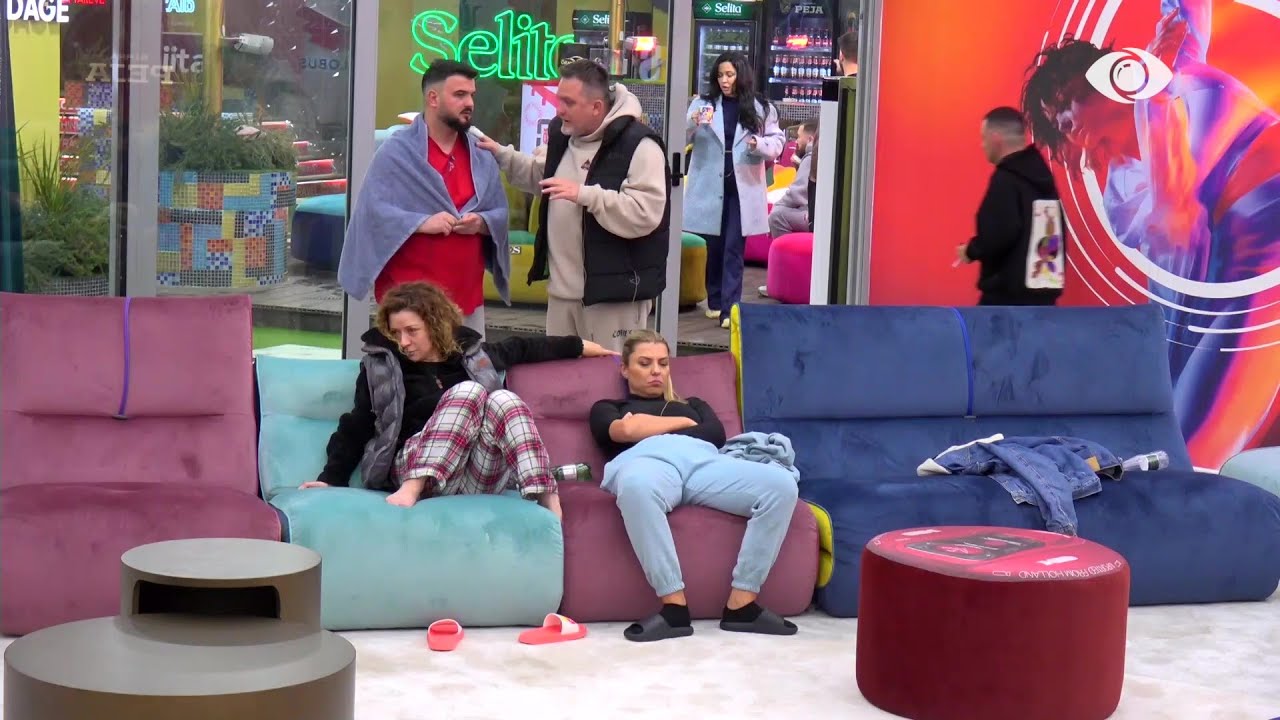 Ajo të liron krevatin, ti vjen te grupi ynë/ Ja si i përgjigjet Rikja propozimit të Julit